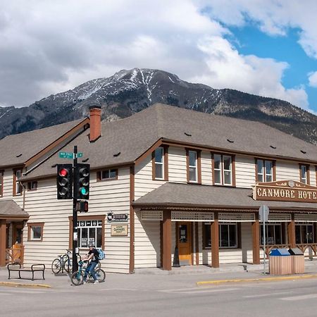 Party Hostel - The Canmore Hotel Hostel Exterior foto