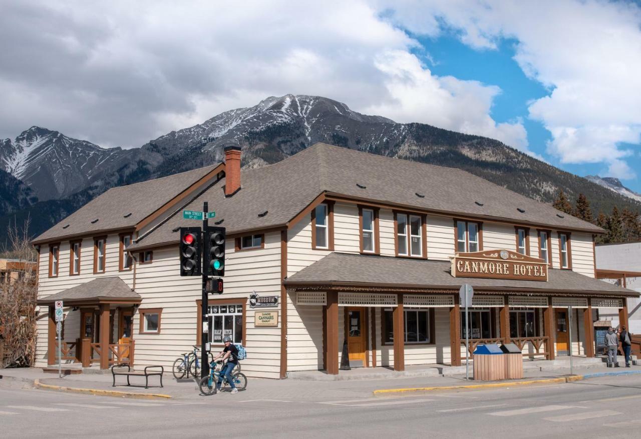Party Hostel - The Canmore Hotel Hostel Exterior foto